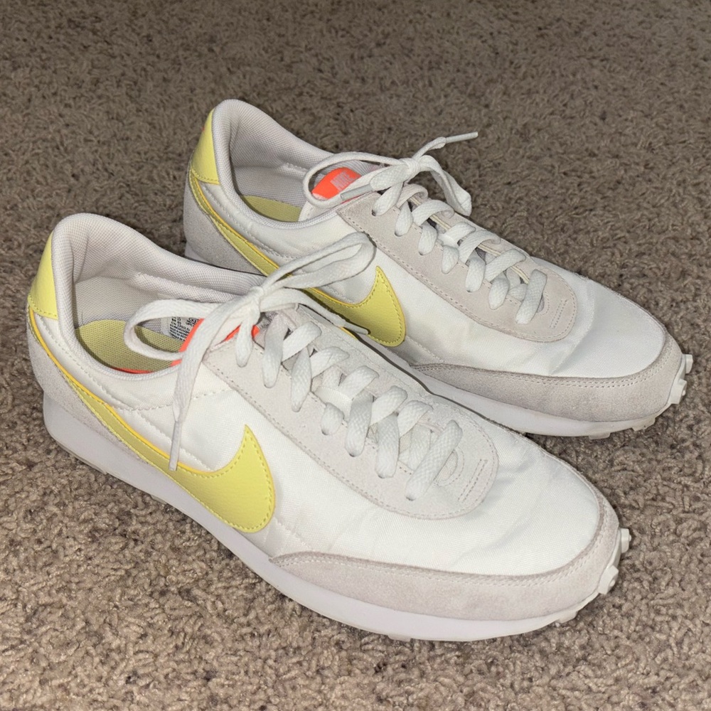 Nike Daybreak 'Pale Light Citron' Women's Running Sneaker CK2351-104 Size 10